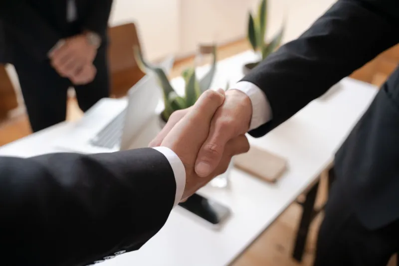 La trampa del talento callado: por qué los profesionales más preparados de España dejan dinero sobre la mesa